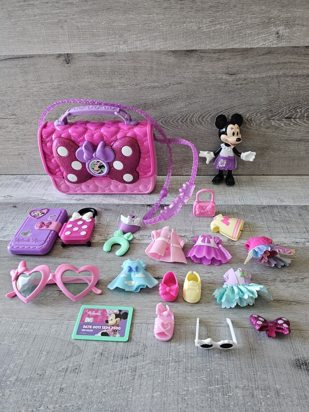 Minnie Mouse Pink w/Glitter Bow Plastic Purse Disney Pocketbook & Doll, Clothes